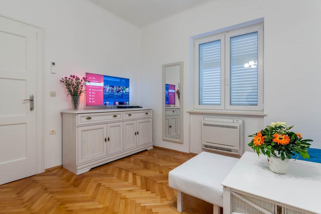 Chic Apartment In Center Split Cameră foto